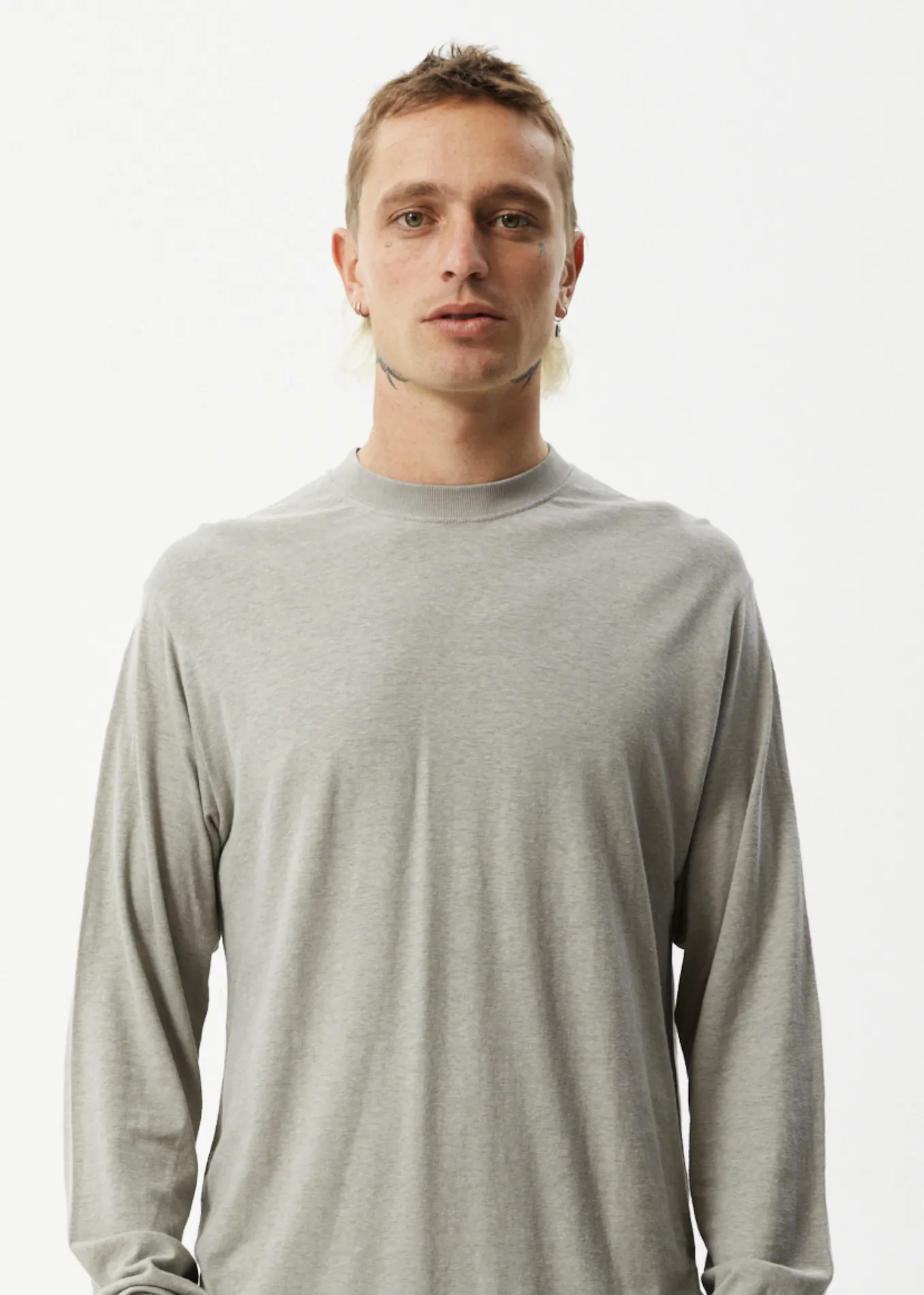 AFENDS Mens Essential - Long Sleeve T-Shirt - Olive