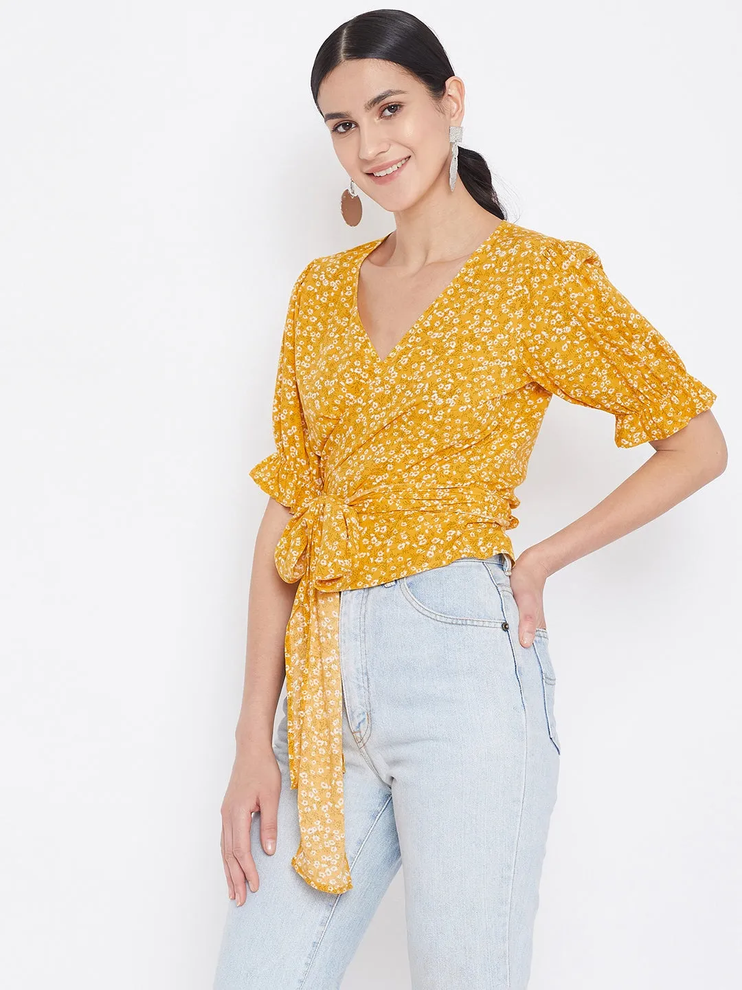 Berrylush Women Yellow & White Floral Printed Tie Knot Top