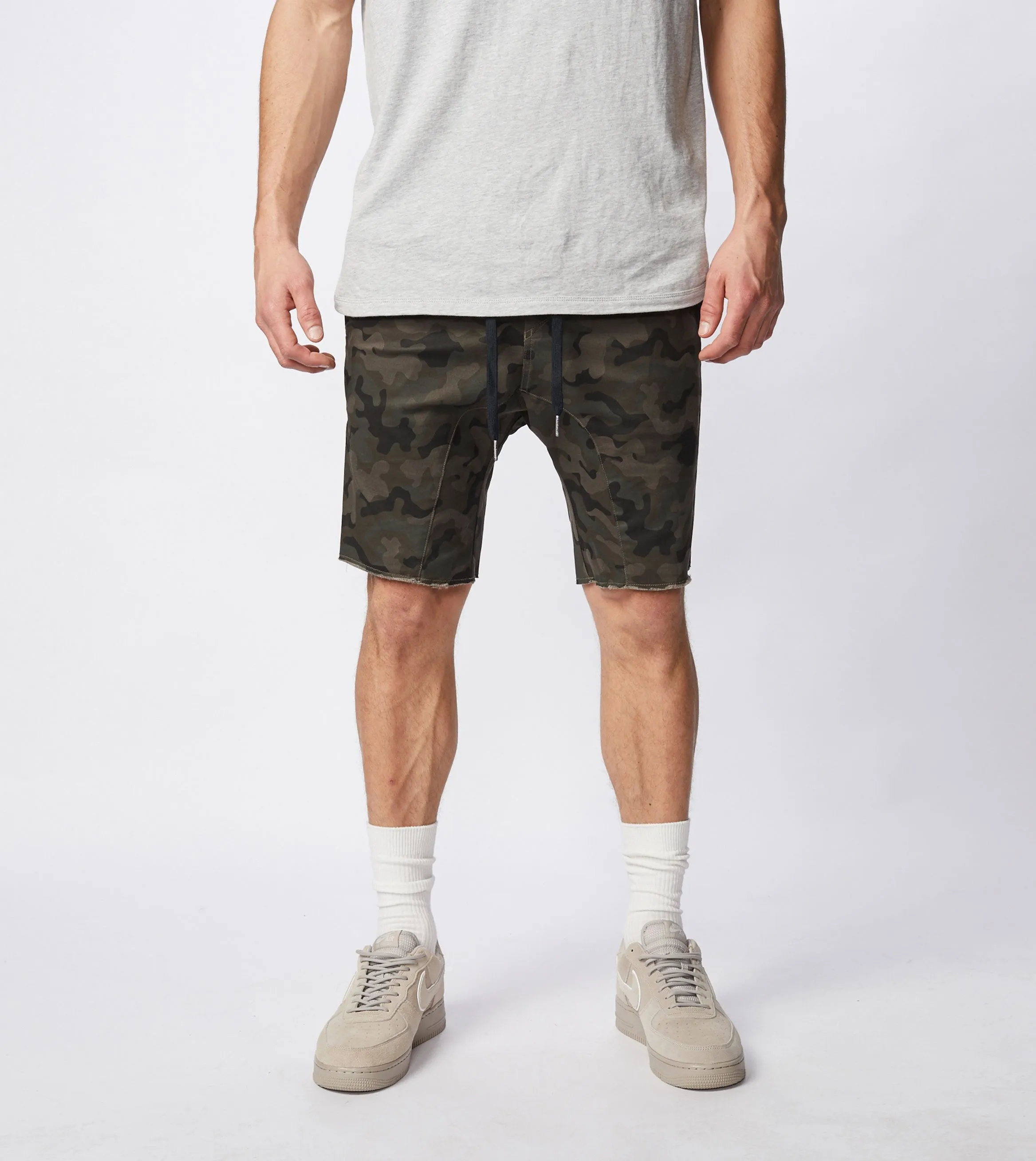 Sureshot Short Dark Camo