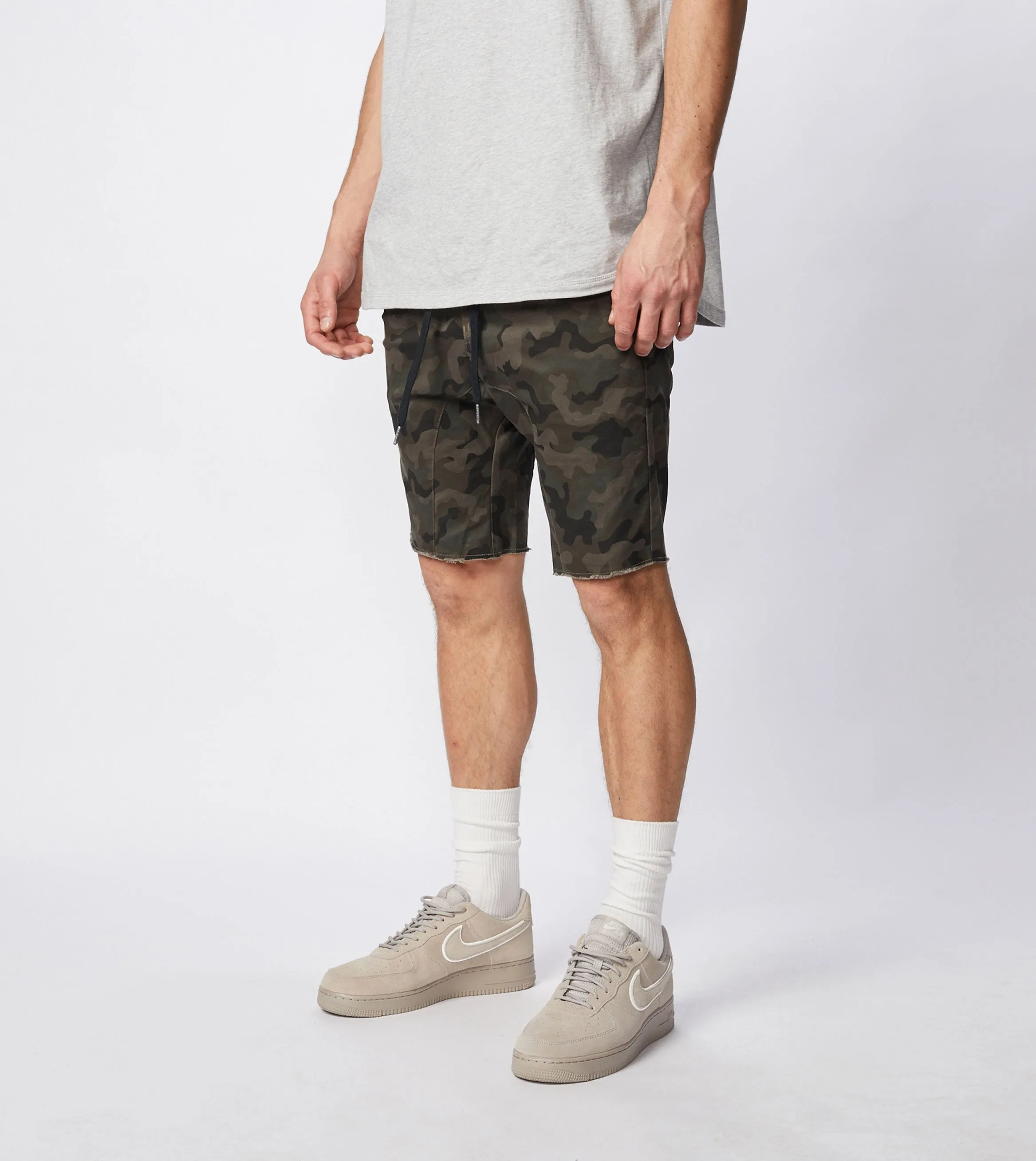 Sureshot Short Dark Camo